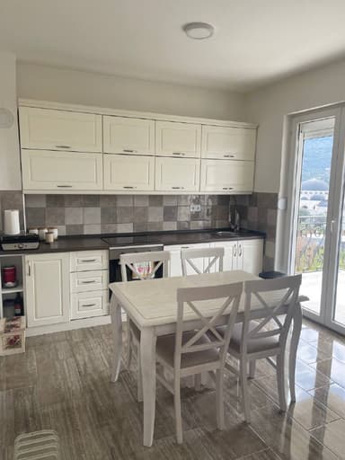 Сдаётся квартира с 3 спальнями и видом на горы в Баре за 800 EUR в месяц