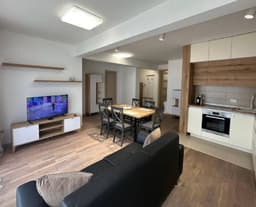 Аренда роскошной трехкомнатной квартиры в Будве – 1800 EUR с панорамным видом!