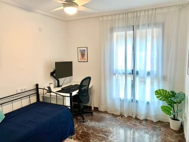 Квартира в Валенсии за 2000€ с 3 комнатами и парковкой